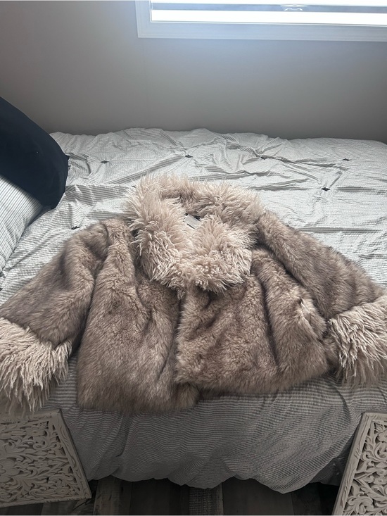 PrettyLittleThing Jackets & Blazers - PrettyLittleThing Taupe Faux Fur Cropped Jacket